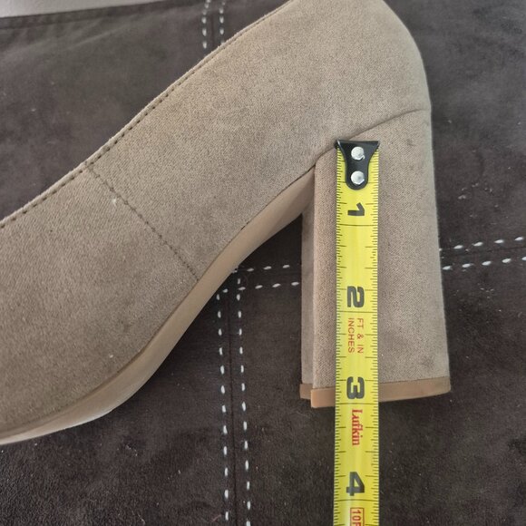 Tan Pump - Picture 9 of 9